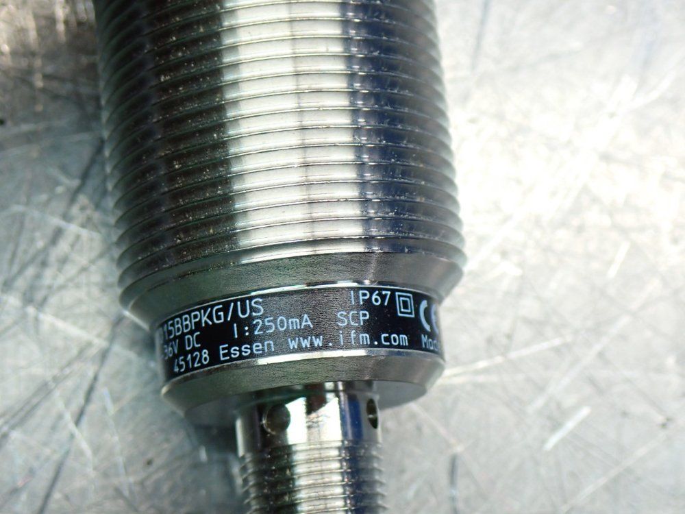 Efector100 Measurement Range: 15mm Inductive Proximity Sensor - Ii5742