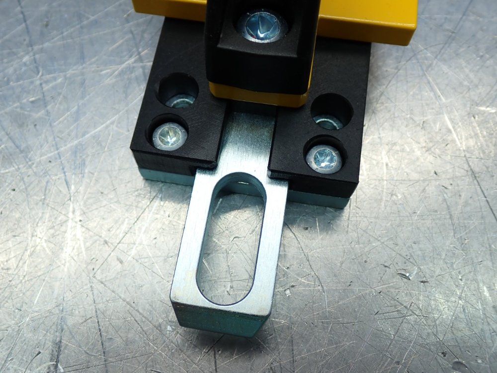 Euchner Ctp, Cta Steel Safety Switch Bolt - Riegelctp-ac-123653