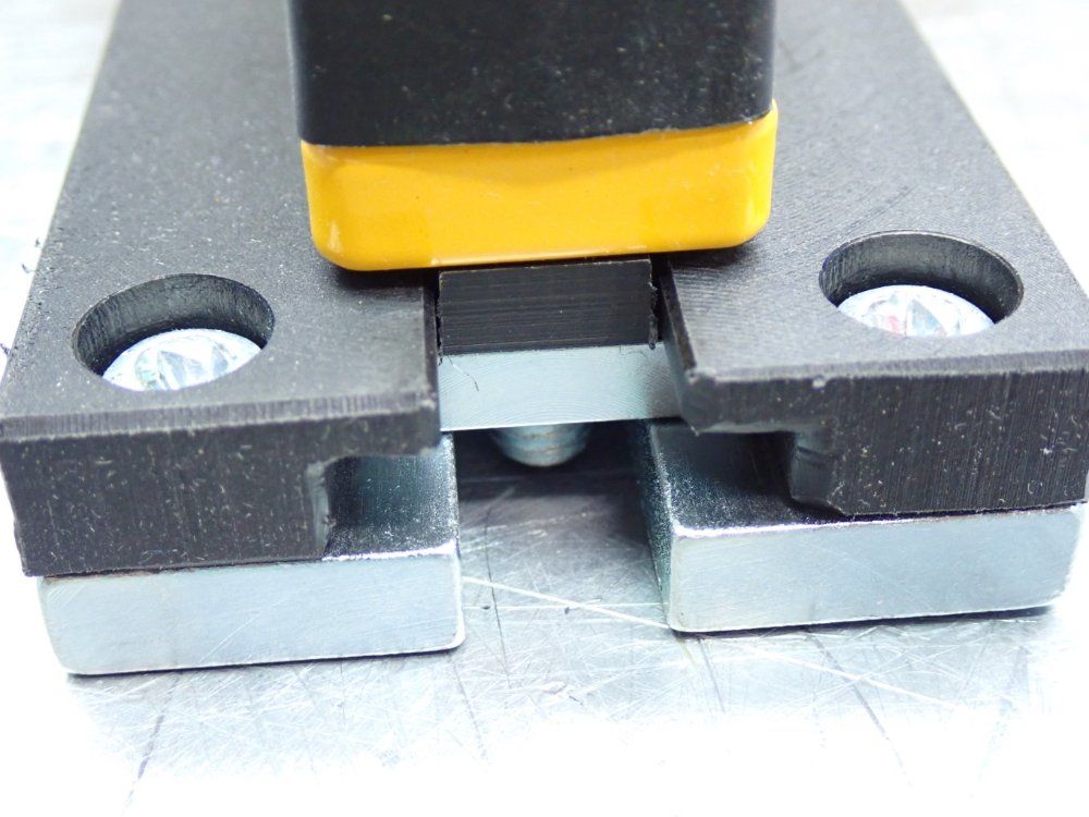 Euchner Ctp, Cta Steel Safety Switch Bolt - Riegelctp-ac-123653