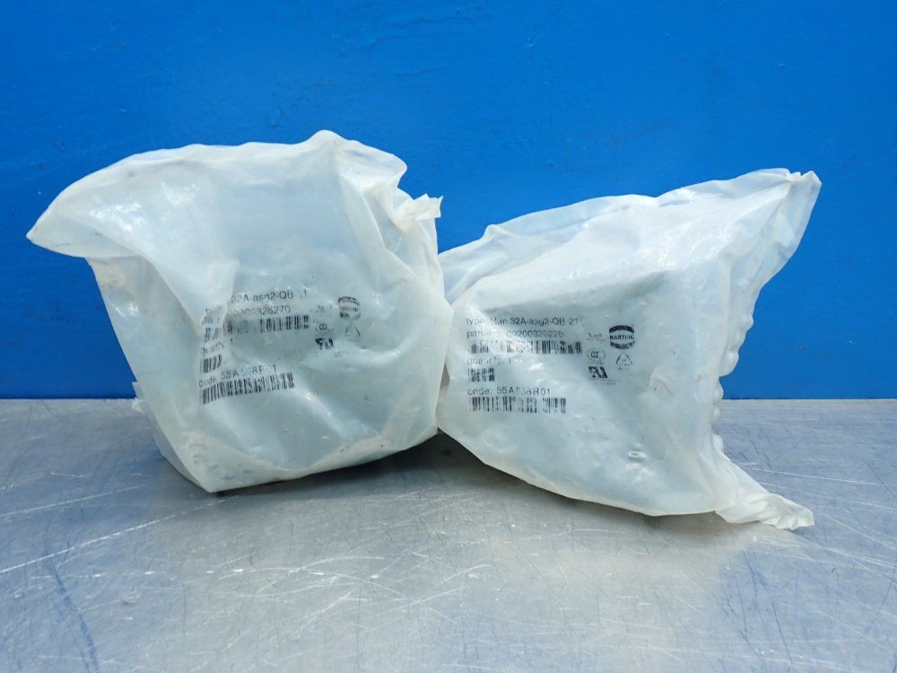 Harting 4.173" L X 2.244" W X 3.220" H (106.00mm X 57.00mm Connection Base Side Entry Sz32a Pg21 - 09200320270