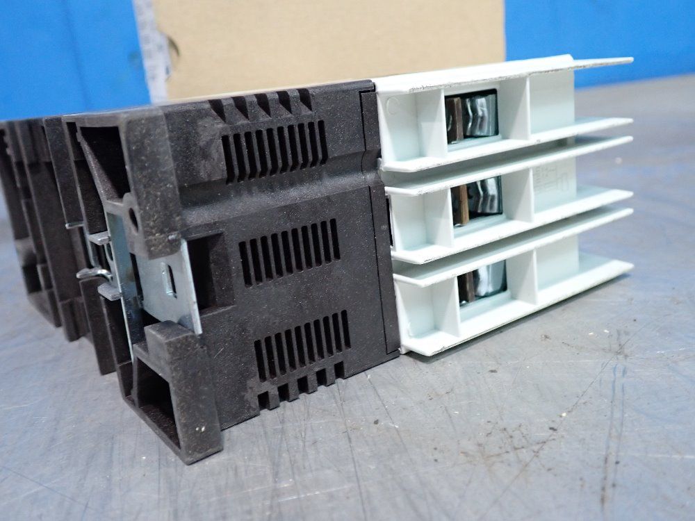 Siemens 25 Amp Circuit Breaker - 3rv1742-5dd10