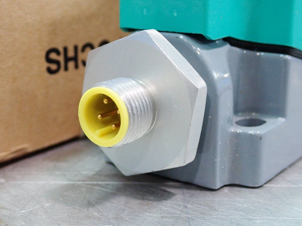 Pepperl + Fuchs Proximity Sensor - Nj30+u4+e-v1