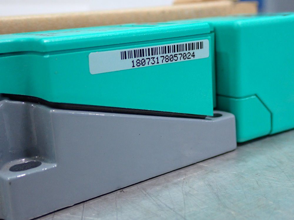 Pepperl + Fuchs Proximity Sensor - Nj30+u4+e-v1