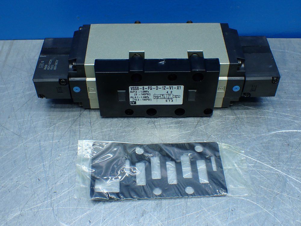 Smc Pneumatic Solenoid Valve - Vss8-8-fg-d-1z-v1-x1
