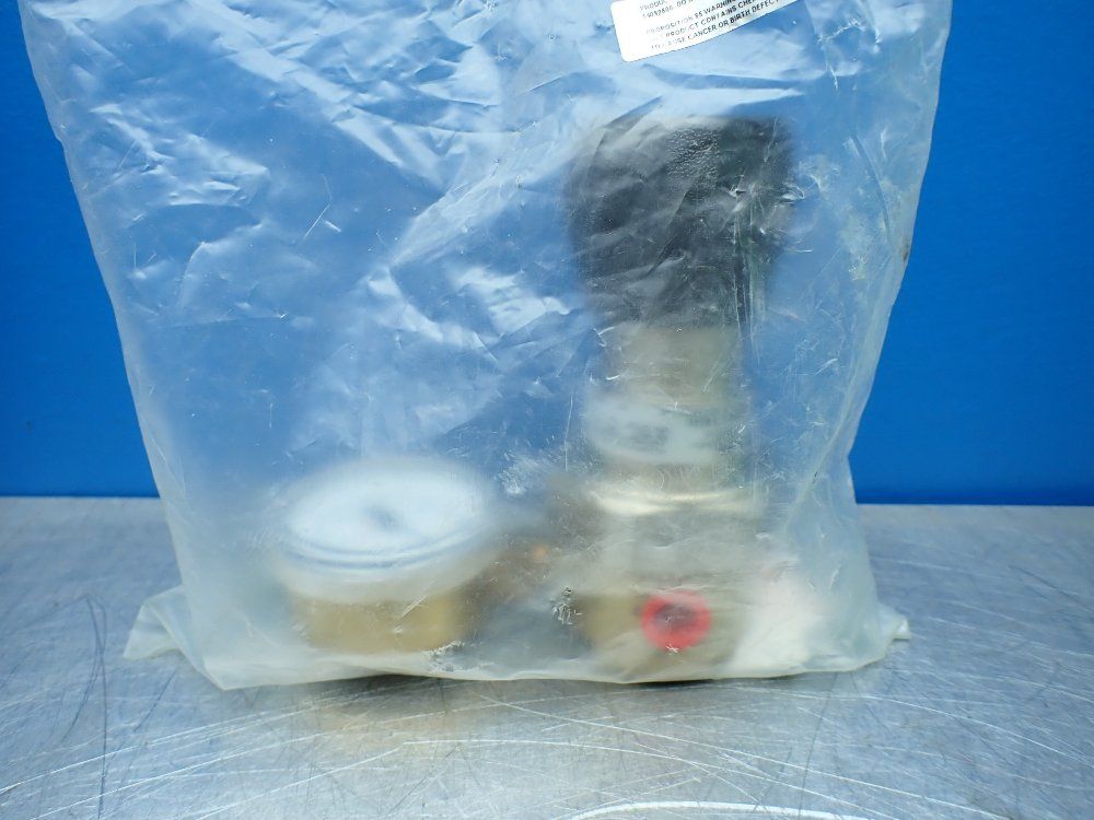 Parker Max Inlet 4000psi, Max Outlet 100psi Veriflo Regulator. - 1r4203bk4pb014b