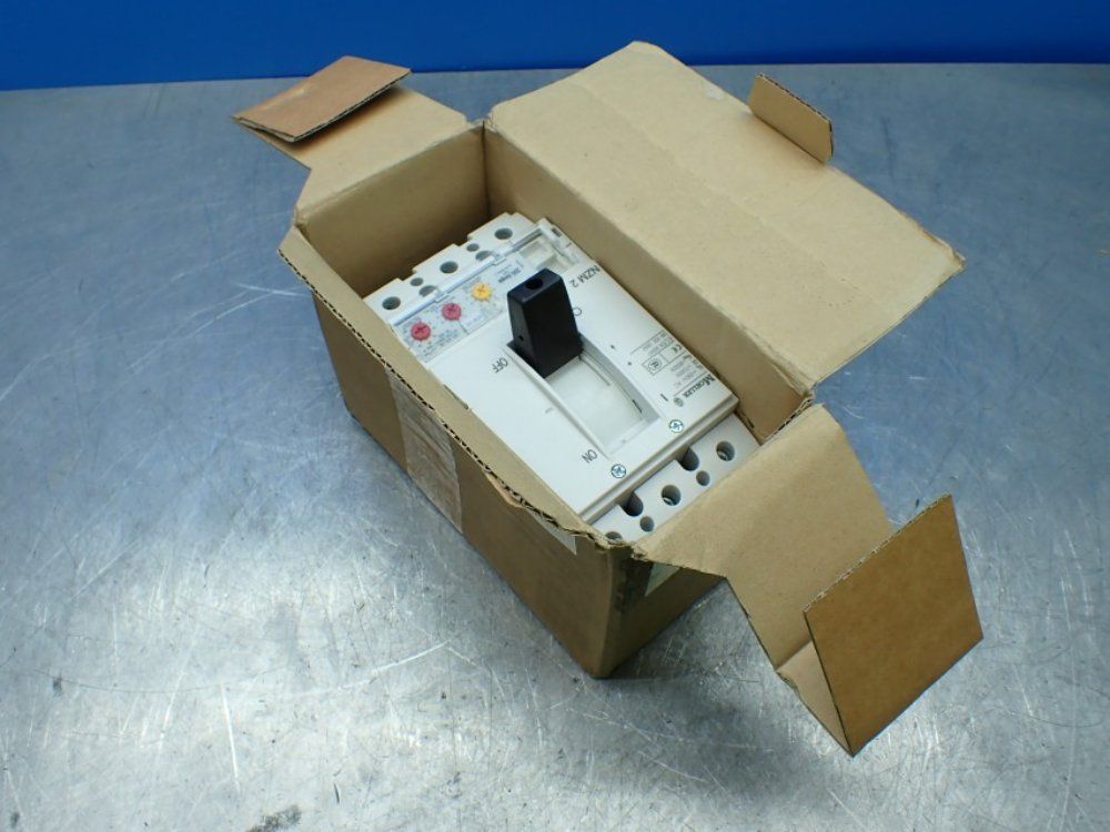Moeller Molded Case Circuit Breaker. - Nzmh2-vef200-bt-na