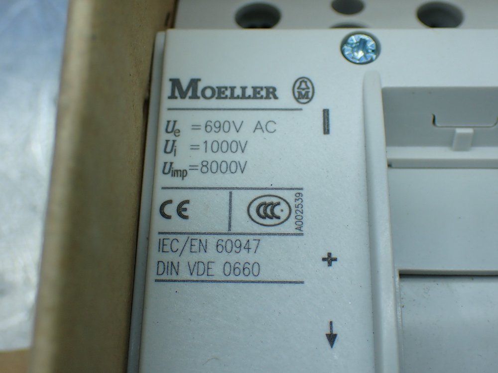 Moeller Molded Case Circuit Breaker. - Nzmh2-vef200-bt-na