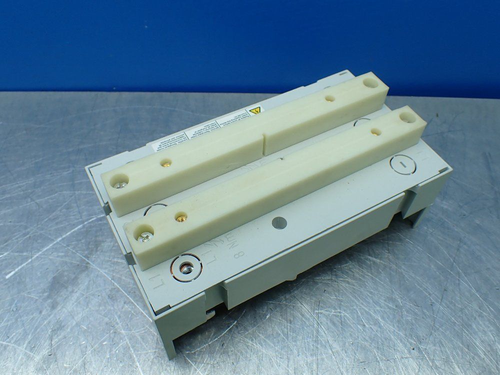 Siemens Busbar Adapter. - 8us1213-4aq01