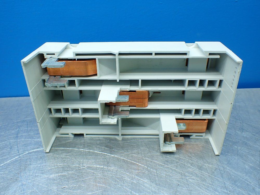 Siemens Busbar Adapter. - 8us1213-4aq01