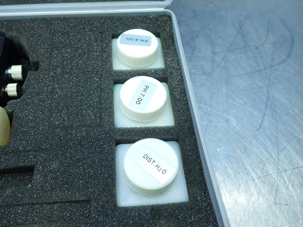 Omega Handheld Ph And Temperature Meter - Phh-50