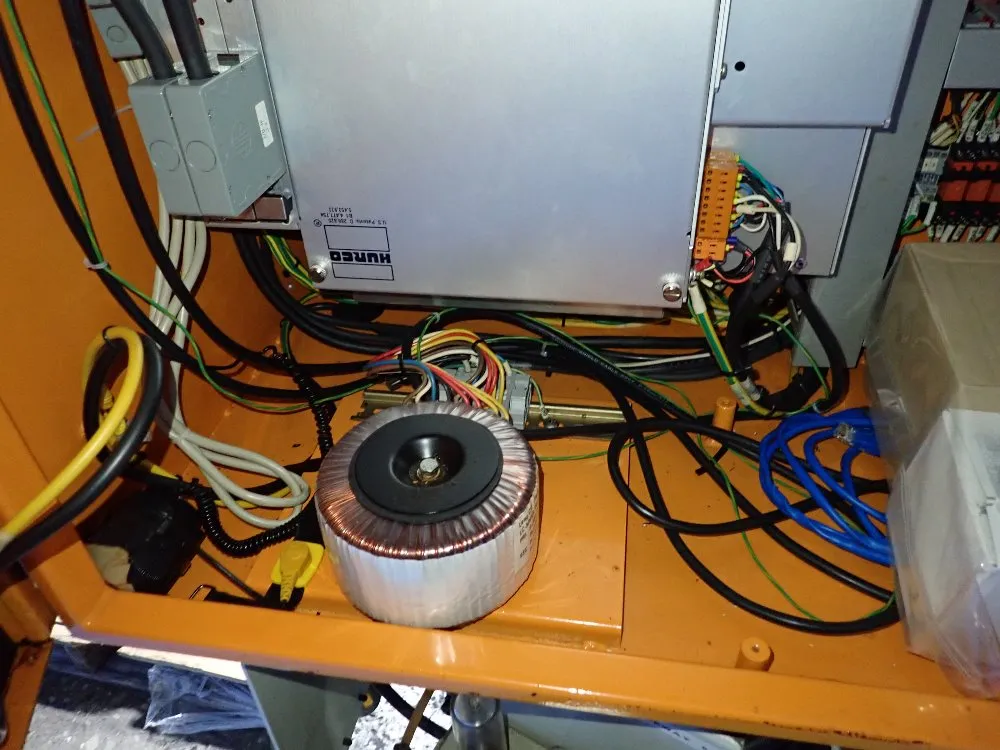 Hurco 18" X 36" Cnc Vmc - Vm2