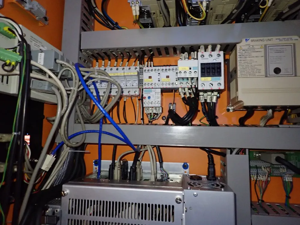 Hurco 18" X 36" Cnc Vmc - Vm2