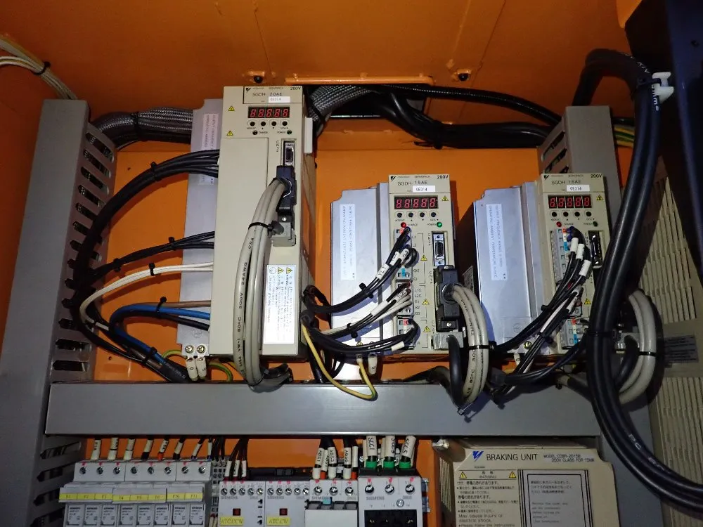 Hurco 18" X 36" Cnc Vmc - Vm2