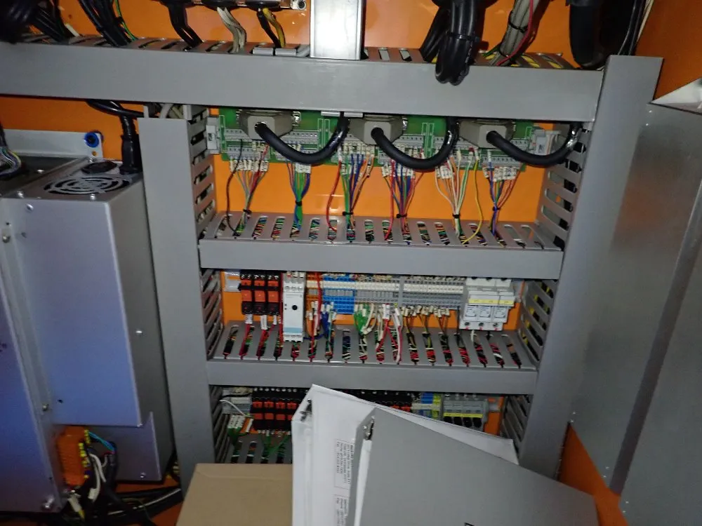 Hurco 18" X 36" Cnc Vmc - Vm2