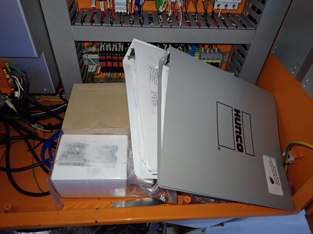 Hurco 18" X 36" Cnc Vmc - Vm2