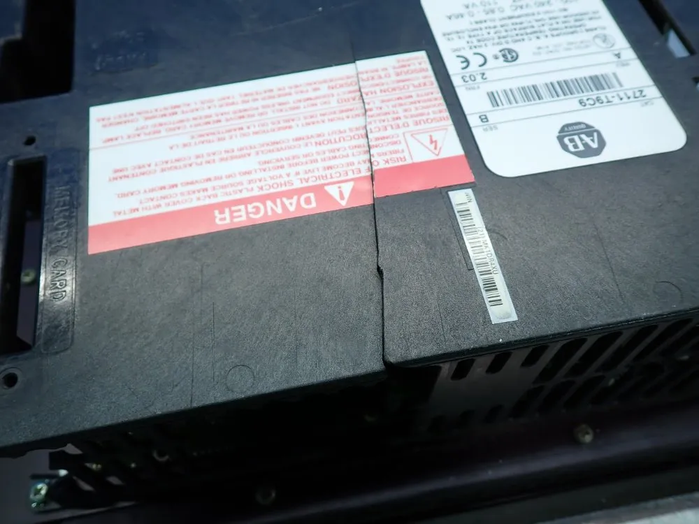 Allen-bradley Panelview 900. Operator Panel - 2711-t9c9