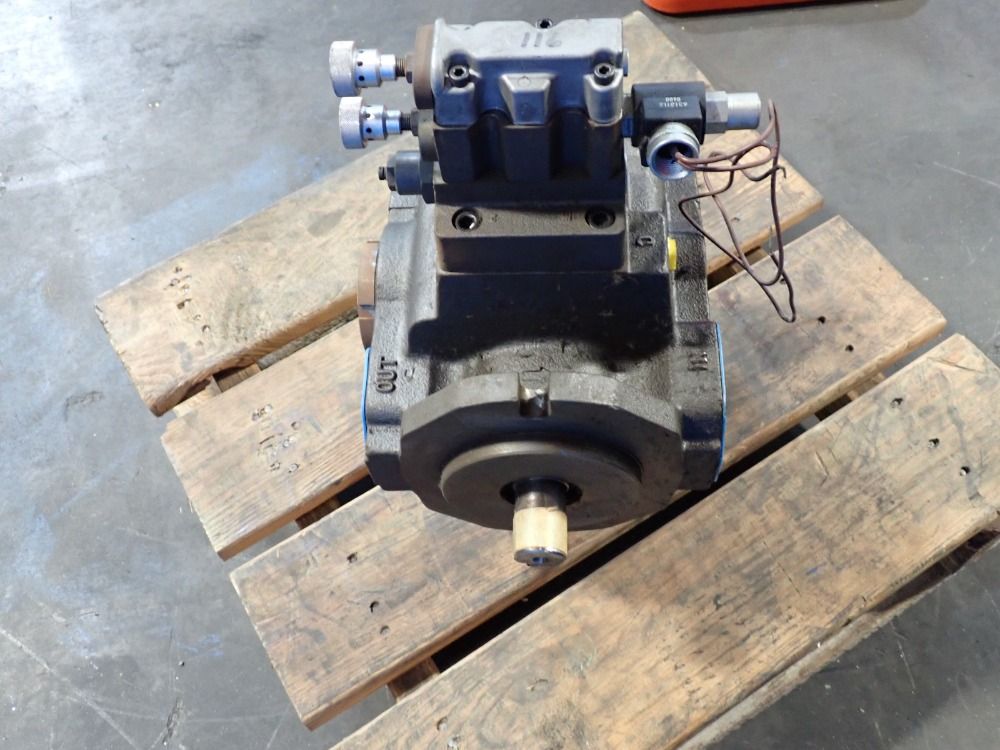 Bosch Rexroth Variable Displacement Pump - 0513700218