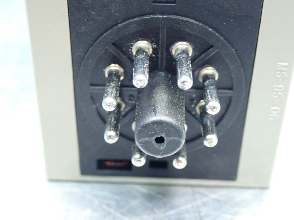 Autonics 0-600 Degrees F Temperature Controller - Tos-b4sk6f