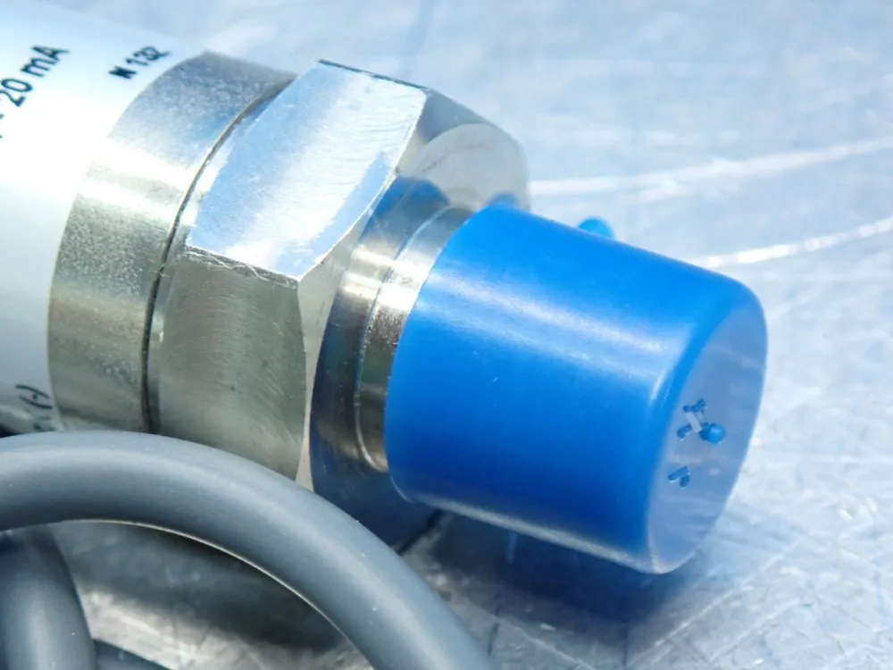 Dwyer Magnehelic Differential Pressure Gauge - 626-00-gh-p1-e1-s1