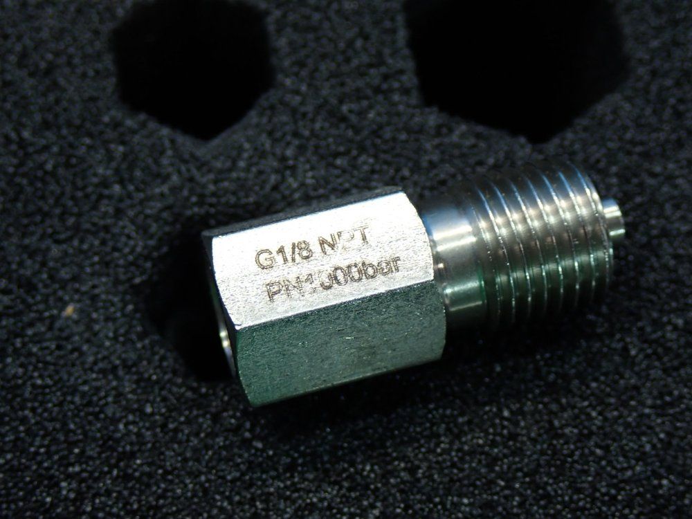 Wika 1000bar (14,500psi) Hydraulic Hand Test Pump - Cpp1000-h-p-ncz-z-zz