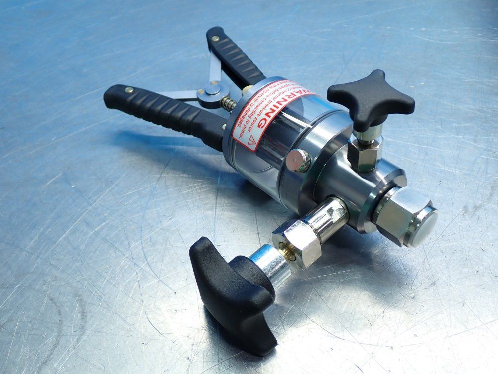 Wika 1000bar (14,500psi) Hydraulic Hand Test Pump - Cpp1000-h-p-ncz-z-zz