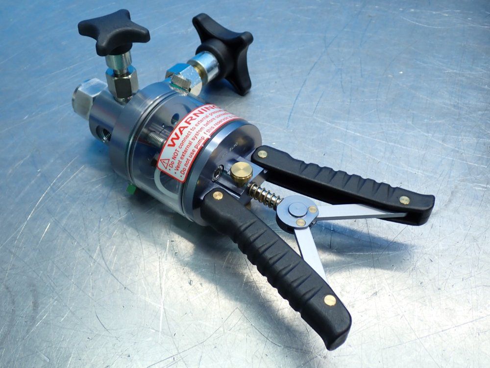 Wika 1000bar (14,500psi) Hydraulic Hand Test Pump - Cpp1000-h-p-ncz-z-zz