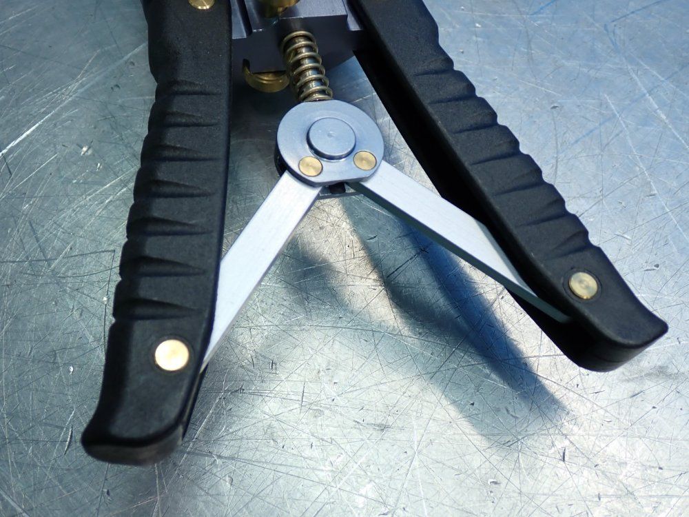 Wika 1000bar (14,500psi) Hydraulic Hand Test Pump - Cpp1000-h-p-ncz-z-zz