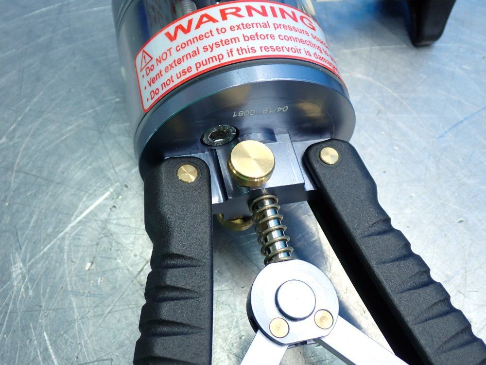 Wika 1000bar (14,500psi) Hydraulic Hand Test Pump - Cpp1000-h-p-ncz-z-zz