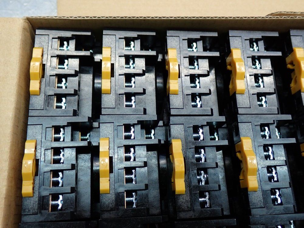 Omron Din-series Relay Socket, 47pcs - Pf113a-e