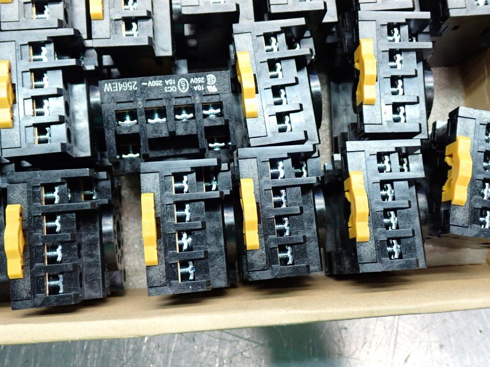 Omron Din-series Relay Socket, 47pcs - Pf113a-e