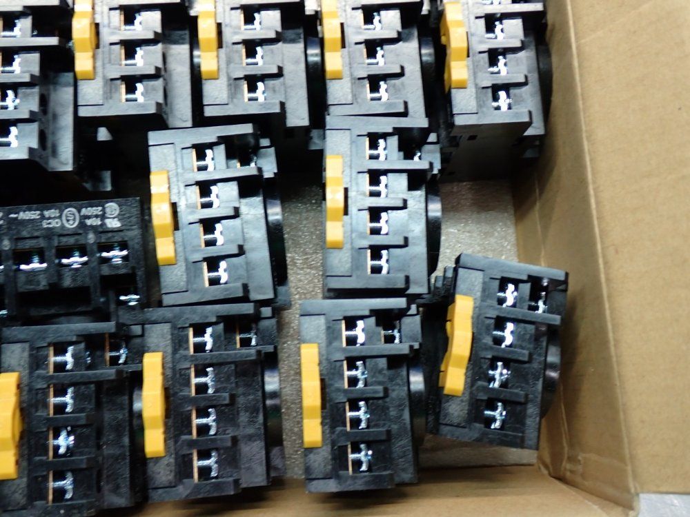 Omron Din-series Relay Socket, 47pcs - Pf113a-e