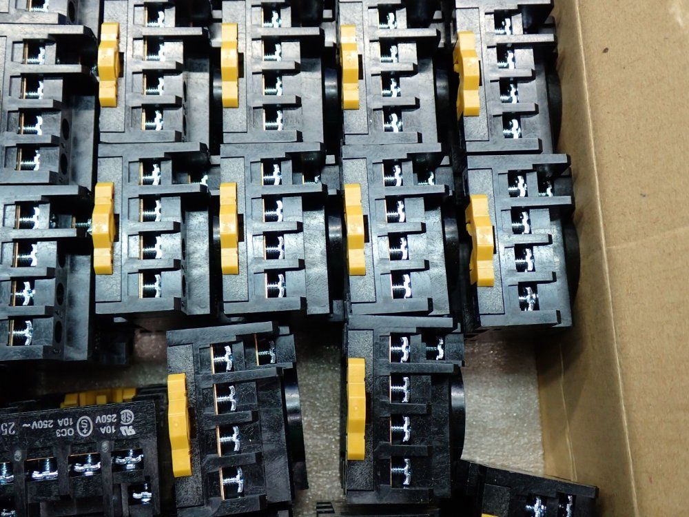 Omron Din-series Relay Socket, 47pcs - Pf113a-e