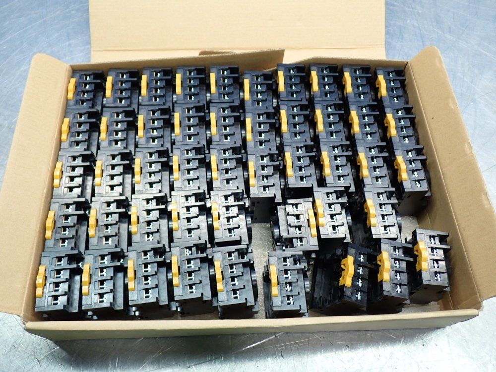 Omron Din-series Relay Socket, 47pcs - Pf113a-e
