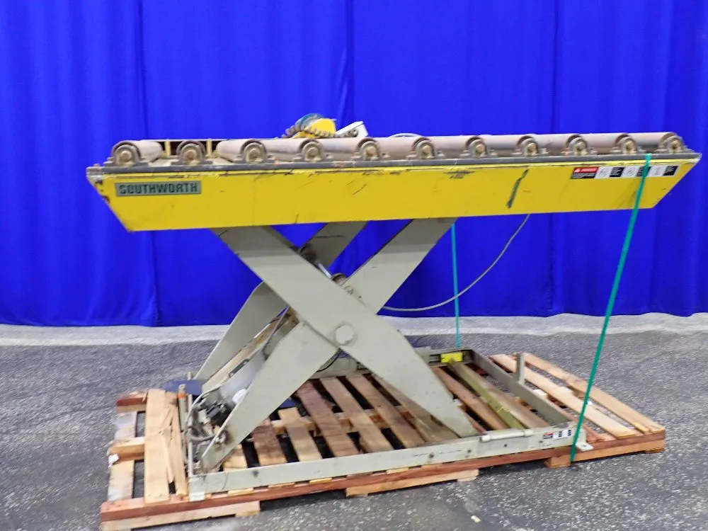 SCISSOR LIFT WITH POWER TURN TOP AND HORIZONTAL TRAVEL