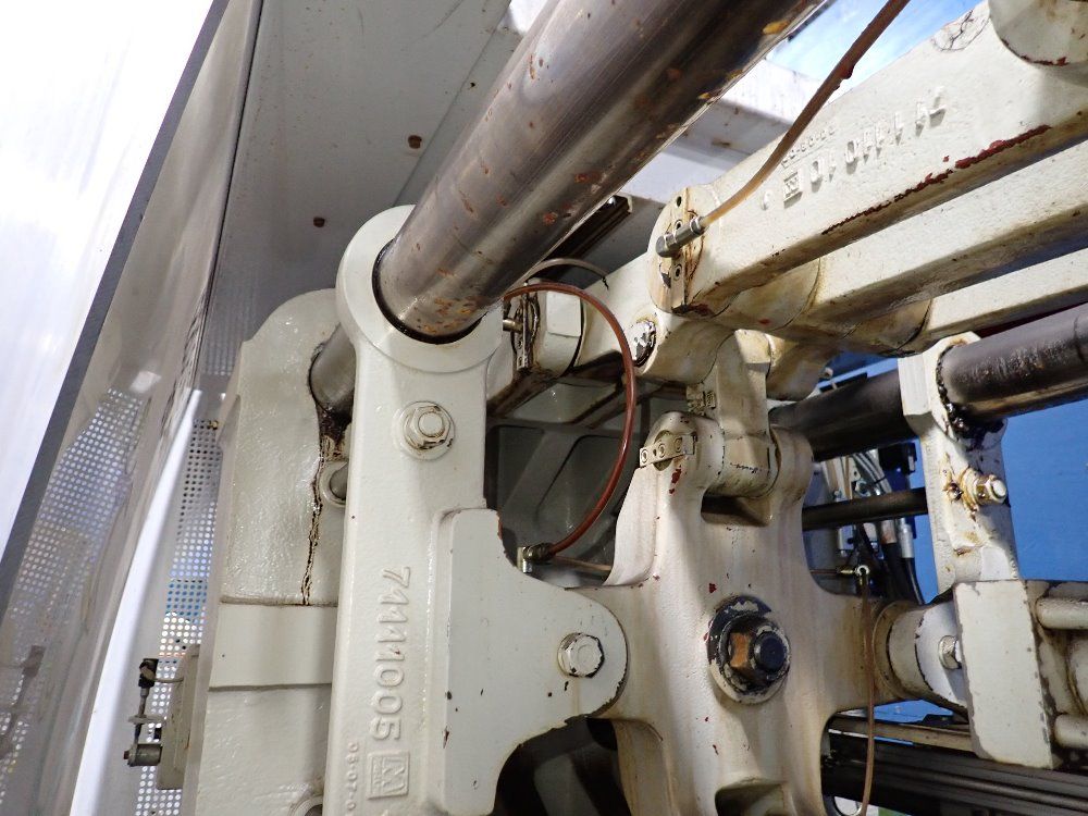 Negri Bossi Injection Molder - V110-375