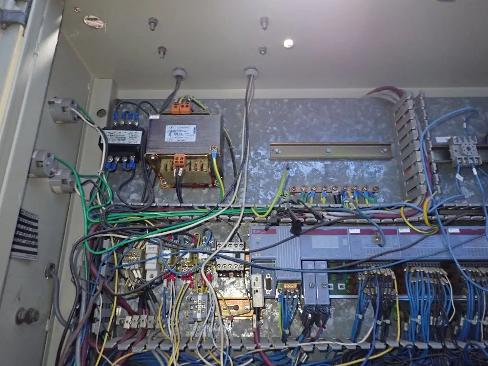 Negri Bossi Injection Molder - V110-375