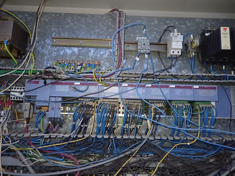 Negri Bossi Injection Molder - V110-375