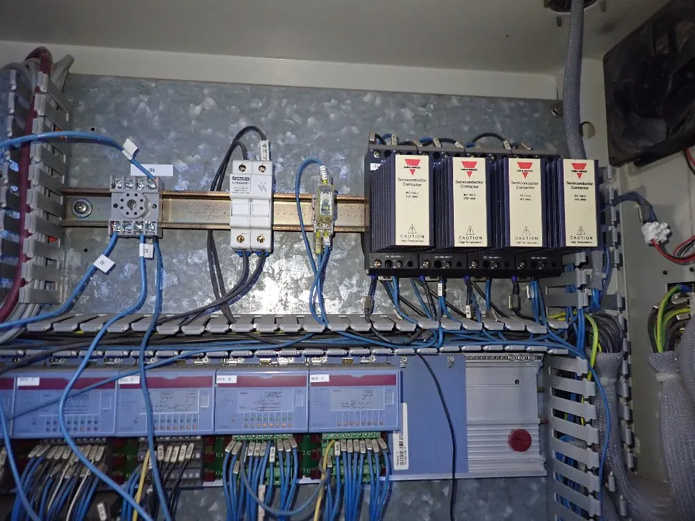 Negri Bossi Injection Molder - V110-375