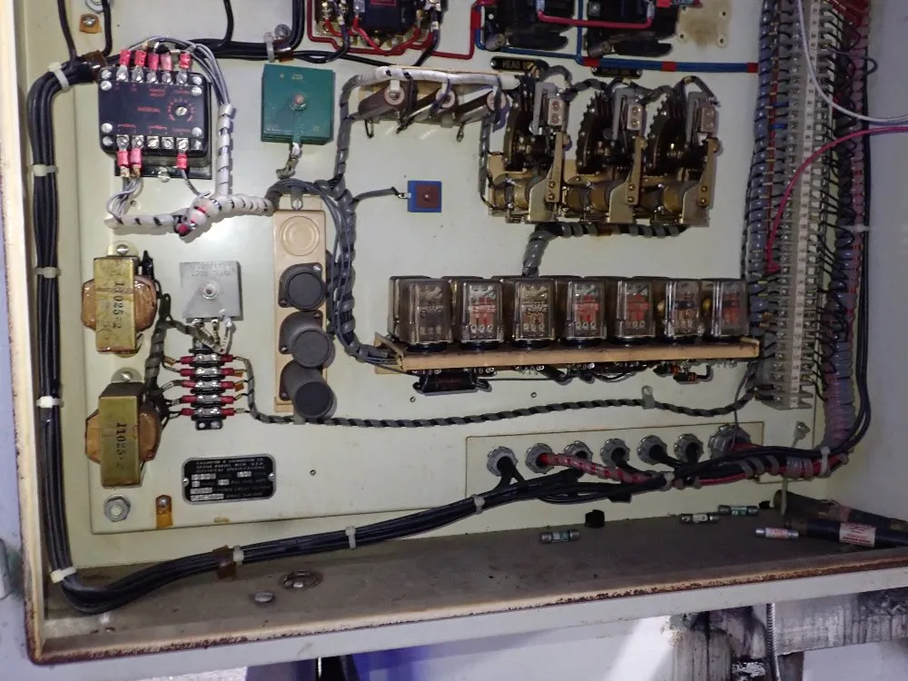 Gallmeyer & Livingston 8" X 18" Surface Grinder - 350