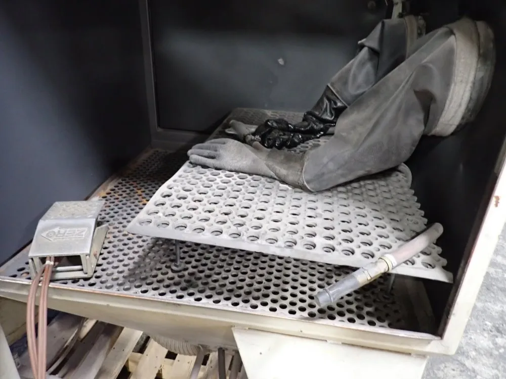 Clemco Industries Corp 36"x36"x39" Blast Cabinet - Pulsar Iii