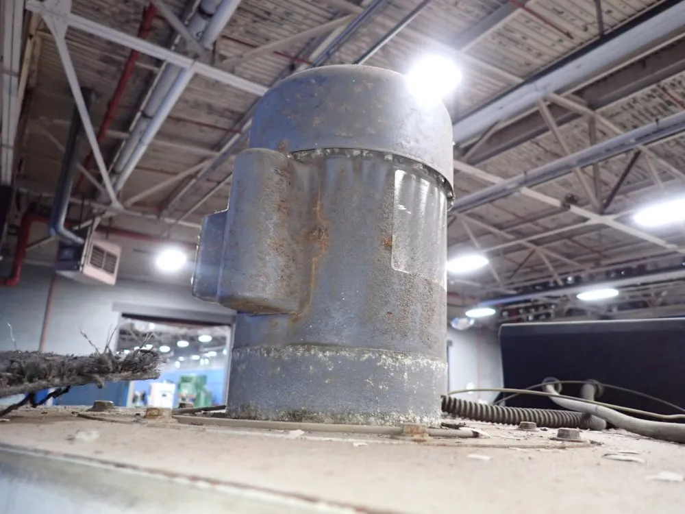 Clemco Industries Corp 36"x36"x39" Blast Cabinet - Pulsar Iii