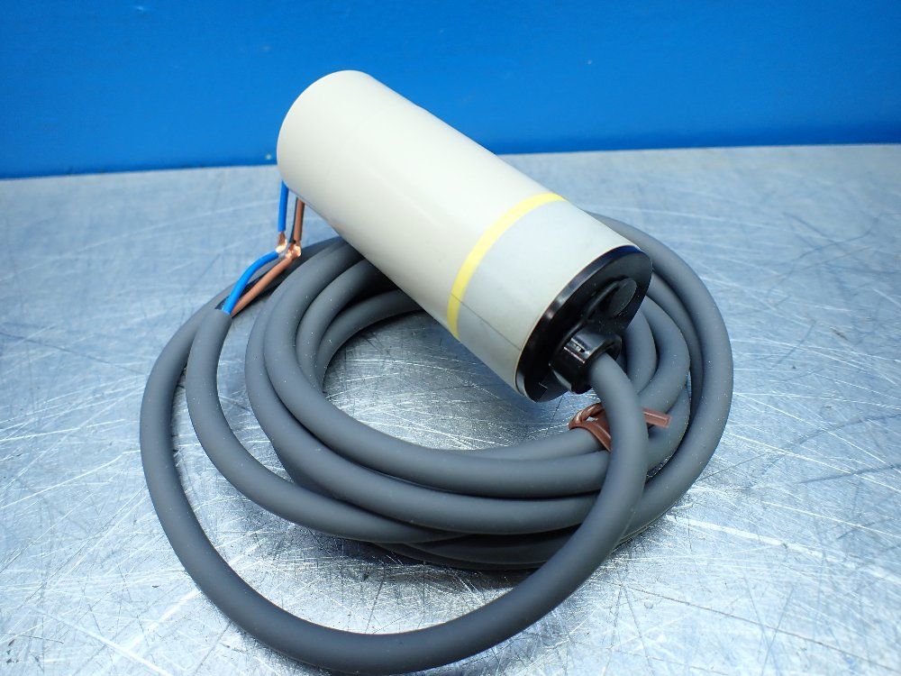 Omron Capacitive Proximity Sensor - E2k-c25me2