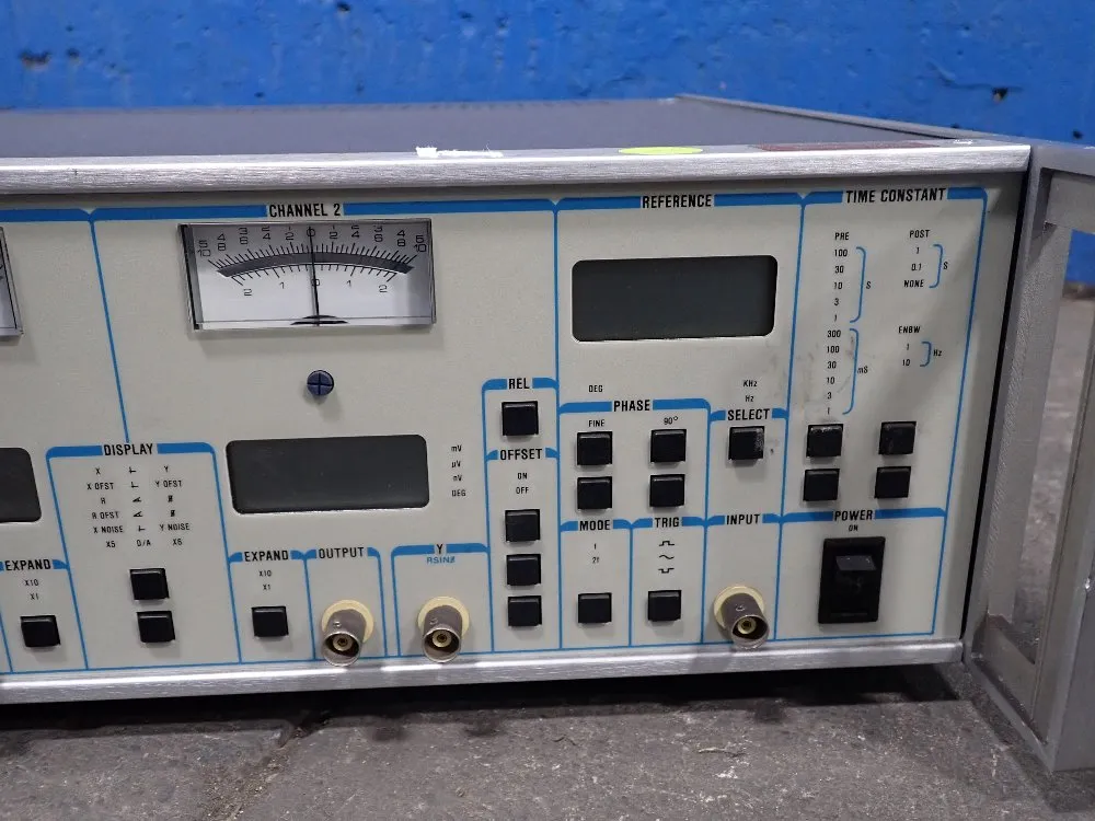 Stanford Research Systems Lock-in Amplifier - Sr530