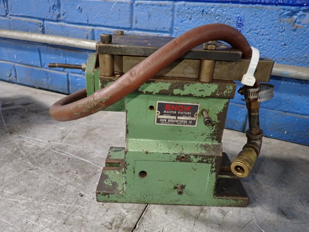 Snow Manufacturing Self Centering Air Vise - 612