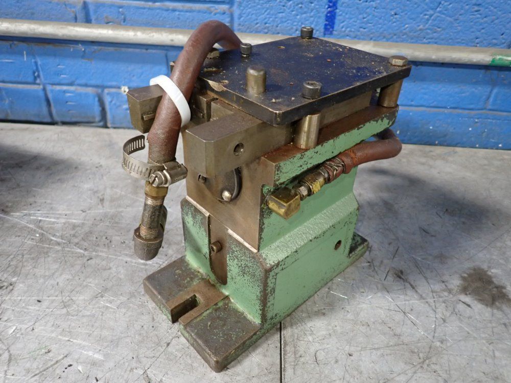 Snow Manufacturing Self Centering Air Vise - 612