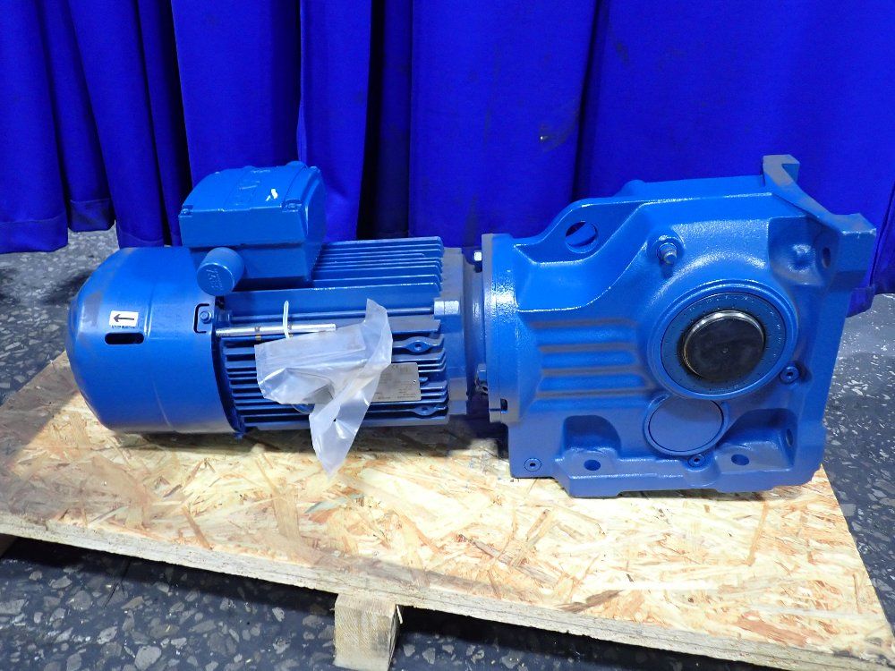 Sew-eurodrive 1/2hp Gear Drive - Ka77b Drs100l8/4be5hr/is/tf/z