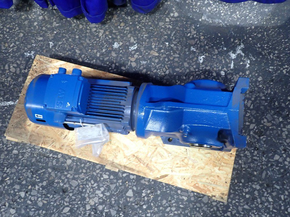 Sew-eurodrive 1/2hp Gear Drive - Ka77b Drs100l8/4be5hr/is/tf/z
