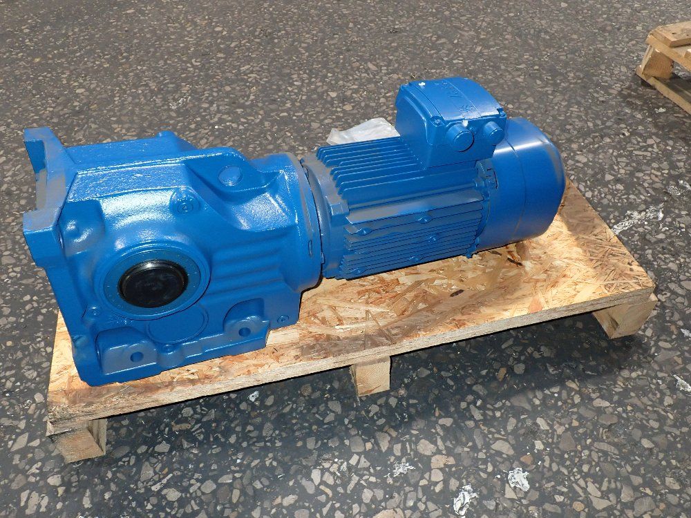 Sew-eurodrive 1/2hp Gear Drive - Ka77b Drs100l8/4be5hr/is/tf/z