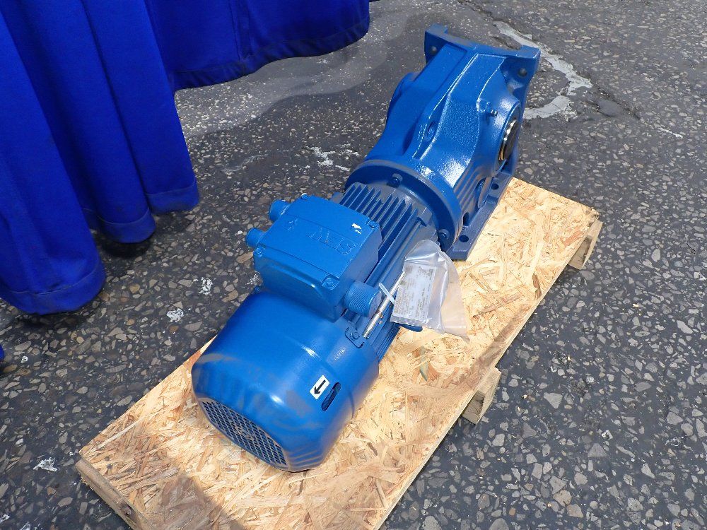 Sew-eurodrive 1/2hp Gear Drive - Ka77b Drs100l8/4be5hr/is/tf/z