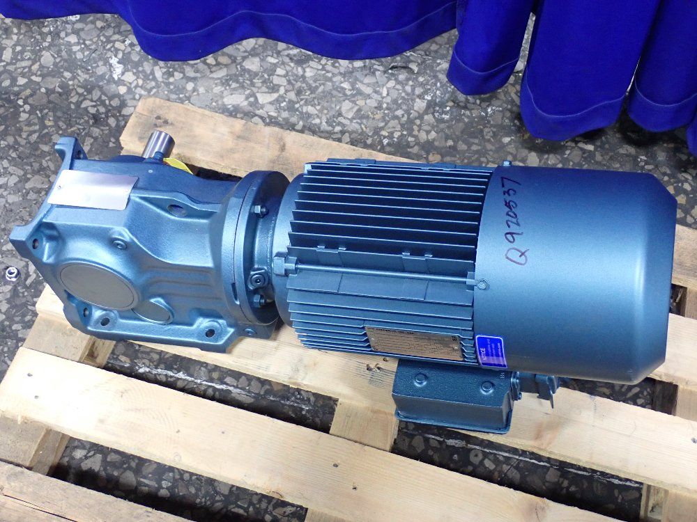 Sew-eurodrive 3hp Gear Drive - Dfv100h4bh62hrthacc4 Tefc 3ph